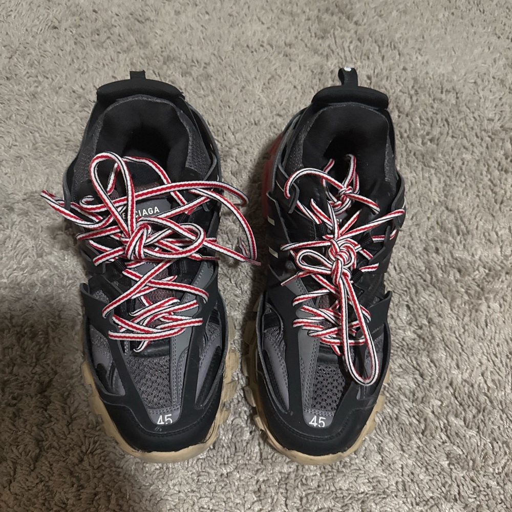 Balenciaga Black and Red Sneakers with Distinctive Design - Picture 3 of 5